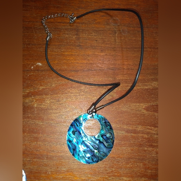 Stunning Vintage Necklace with Blue Abalone Colour Pendant & Matching Ea… - Picture 2 of 7